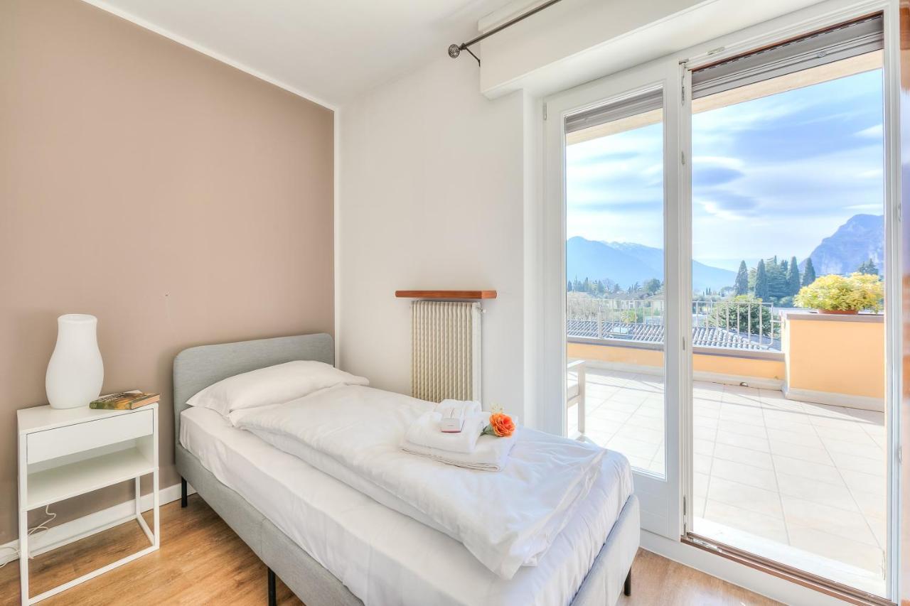 Antares150M From The Lake - Happy Rentals Riva del Garda Eksteriør bilde