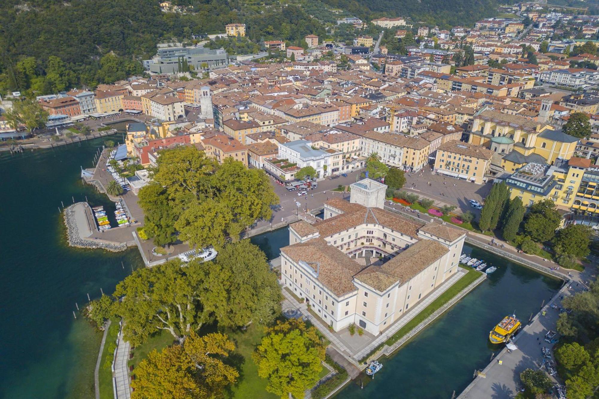 Antares150M From The Lake - Happy Rentals Riva del Garda Eksteriør bilde