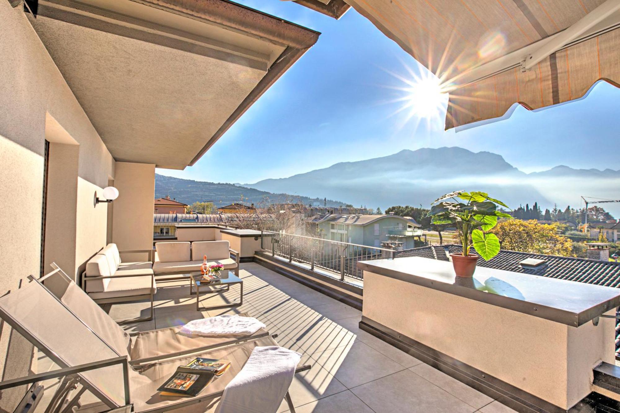 Antares150M From The Lake - Happy Rentals Riva del Garda Eksteriør bilde