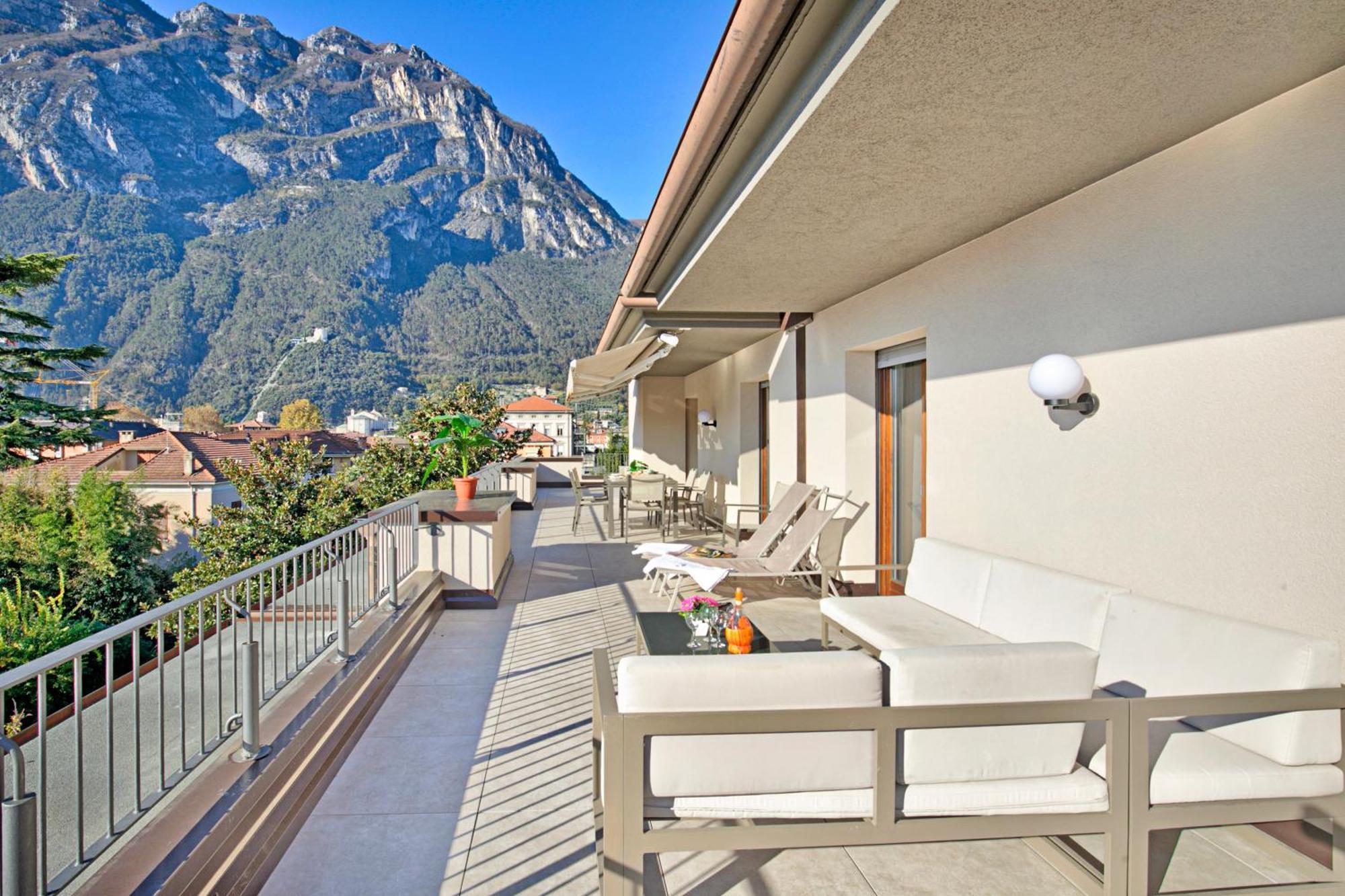 Antares150M From The Lake - Happy Rentals Riva del Garda Eksteriør bilde